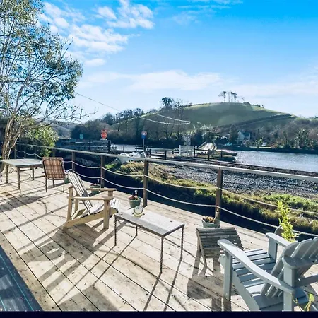Charming 2-Bed Cottage In Tranquil Riversetting Holiday home Looe