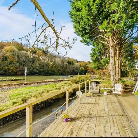 Charming 2-Bed Cottage In Tranquil Riversetting Holiday home *