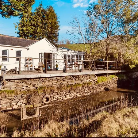 Charming 2-Bed Cottage In Tranquil Riversetting Holiday home