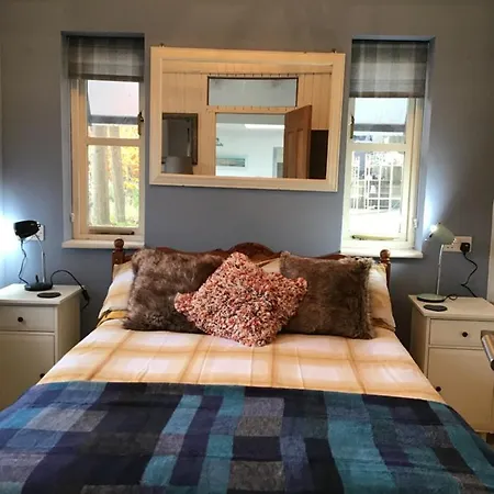 Holiday home Charming 2-Bed Cottage In Tranquil Riversetting *