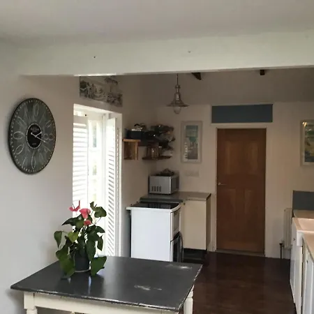 Charming 2-Bed Cottage In Tranquil Riversetting Holiday home Looe