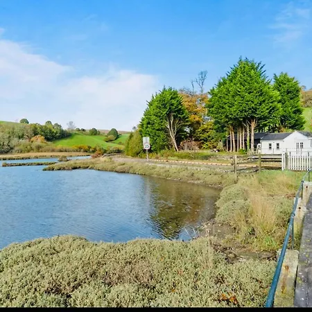 Charming 2-Bed Cottage In Tranquil Riversetting Holiday home Looe