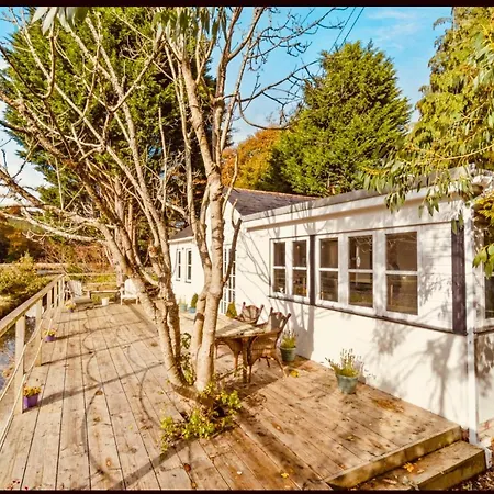 Charming 2-Bed Cottage In Tranquil Riversetting Looe